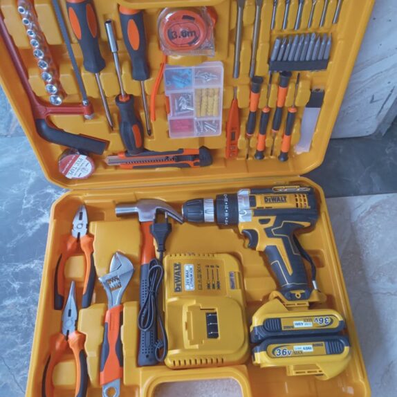 Dewalt Cordless drill set